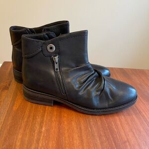 BareTraps black ruched Anila block heel ankle boot 7.5
